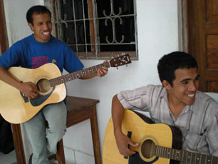 Chrys and Assis on guitar