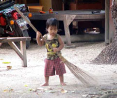 A little I-Kiribati girl helps with the chores