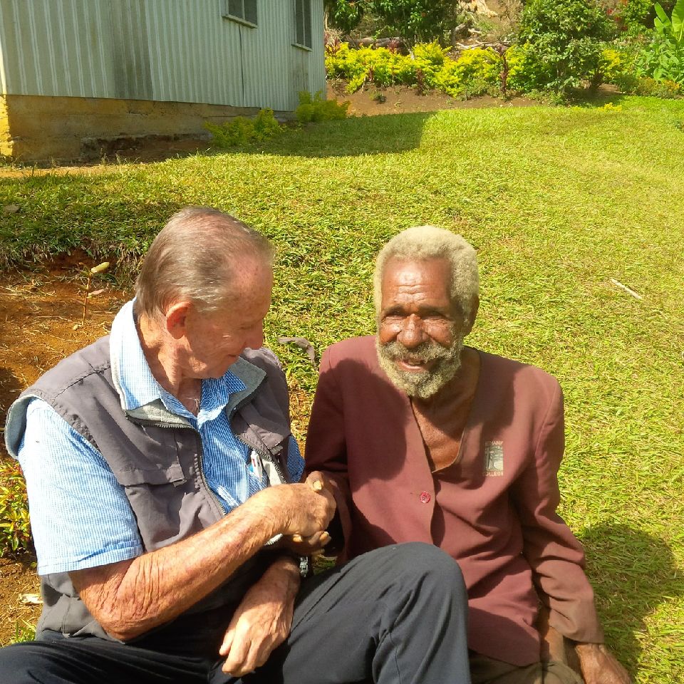 Les Hartwig shaking hands with an elderly man in Mount Hagen