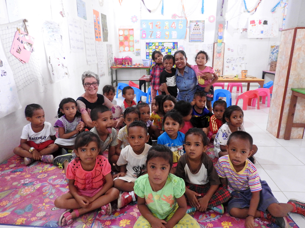 Bedois pre-school students with former Palms Australia volunteer Margaret Cassidy